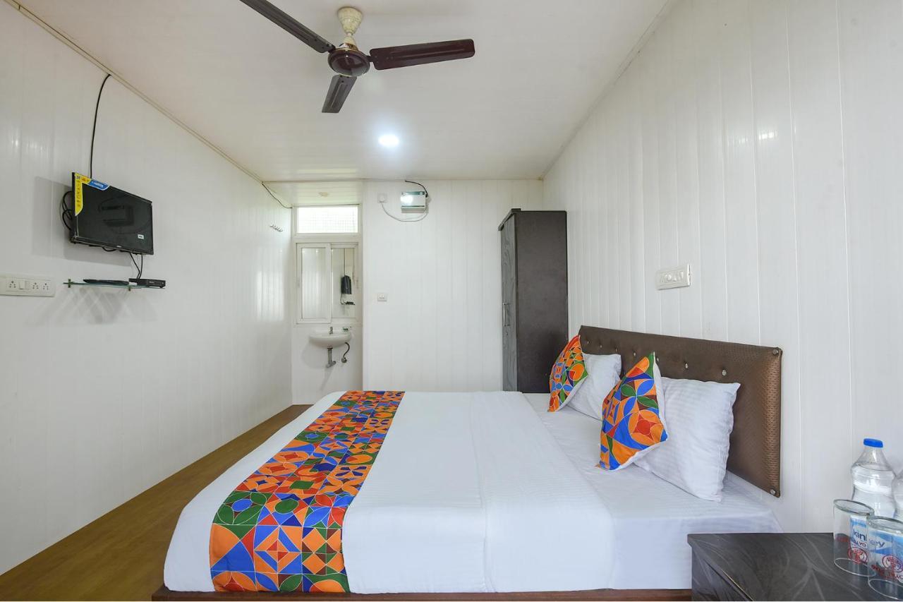 Hotel Fabexpress Vincy Palace, Mandrem Beach Zewnętrze zdjęcie
