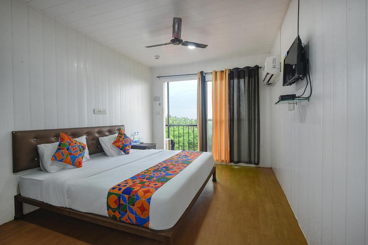 Hotel Fabexpress Vincy Palace, Mandrem Beach Zewnętrze zdjęcie