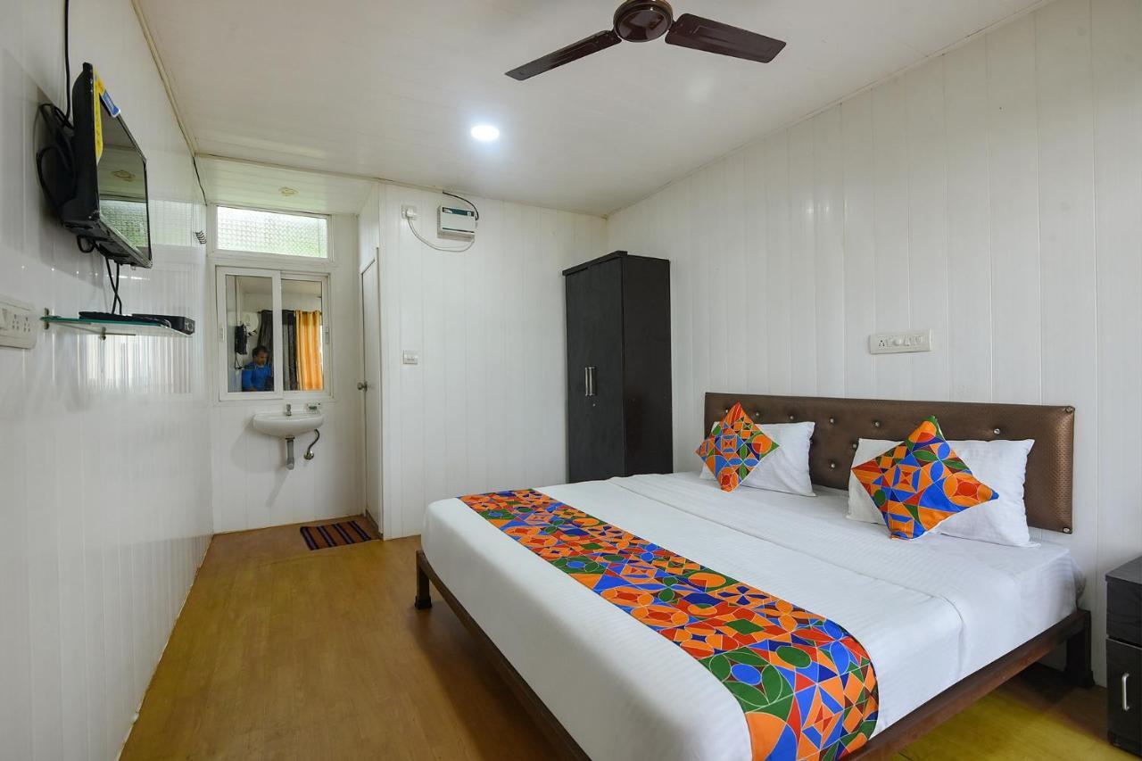 Hotel Fabexpress Vincy Palace, Mandrem Beach Zewnętrze zdjęcie