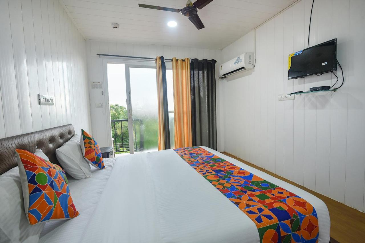 Hotel Fabexpress Vincy Palace, Mandrem Beach Zewnętrze zdjęcie