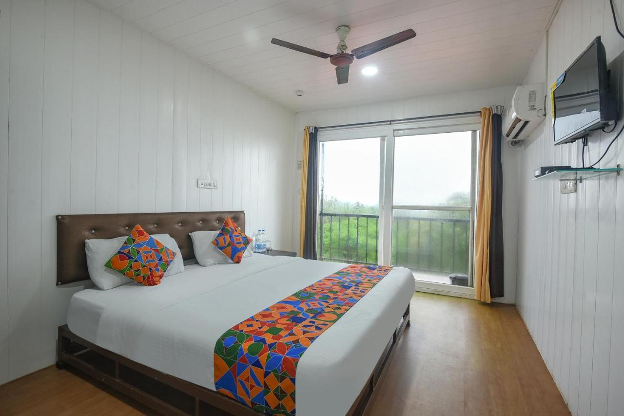 Hotel Fabexpress Vincy Palace, Mandrem Beach Zewnętrze zdjęcie